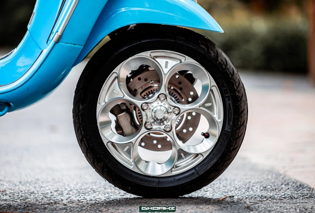 Vespa lx150 tiêu tốn hơn 200 triệu đồng để trở thành một tác phẩm nghệ thuật