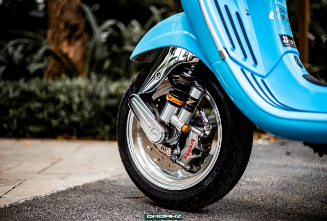 Vespa lx150 tiêu tốn hơn 200 triệu đồng để trở thành một tác phẩm nghệ thuật
