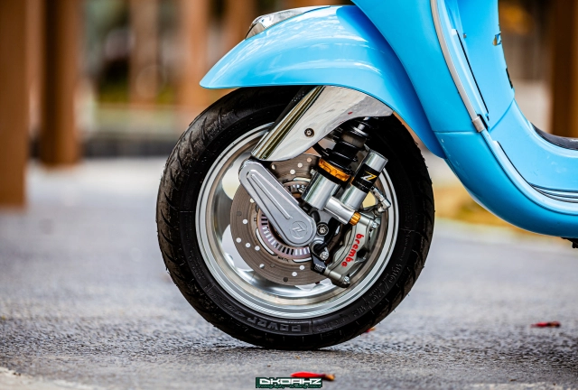 Vespa lx150 tiêu tốn hơn 200 triệu đồng để trở thành một tác phẩm nghệ thuật