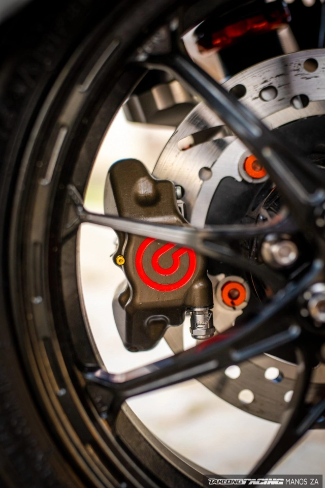 Vespa sprint cường hóa lực thắng bằng dòng heo xuất hiện trong motogp