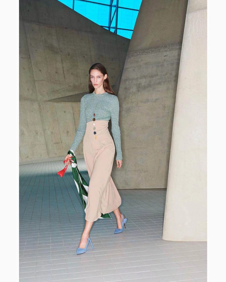 Victoria beckham bị chỉ trích nặng nề khi dùng mẫu siêu gầy