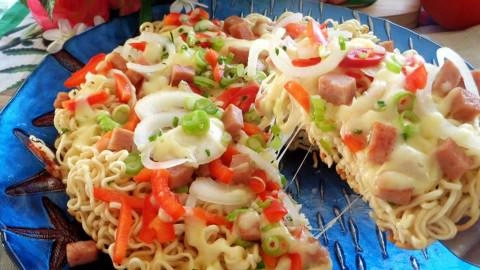 Vợ biến mì tôm thành 6 món sang chảnh chẳng đụng hàng ai khiến chồng ngất ngây đòi ăn mãi
