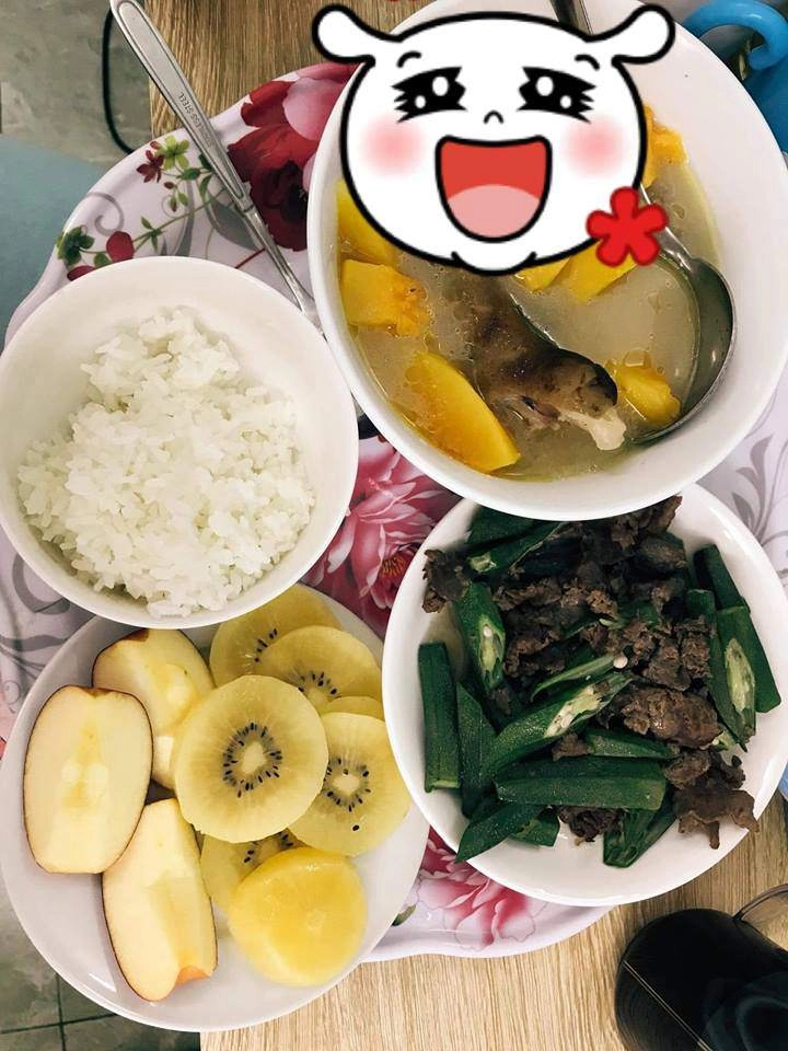 Vợ đẻ chồng đành trộn cơm ăn khiến người chê như cám lợn kẻ cảm động khi biết lý do