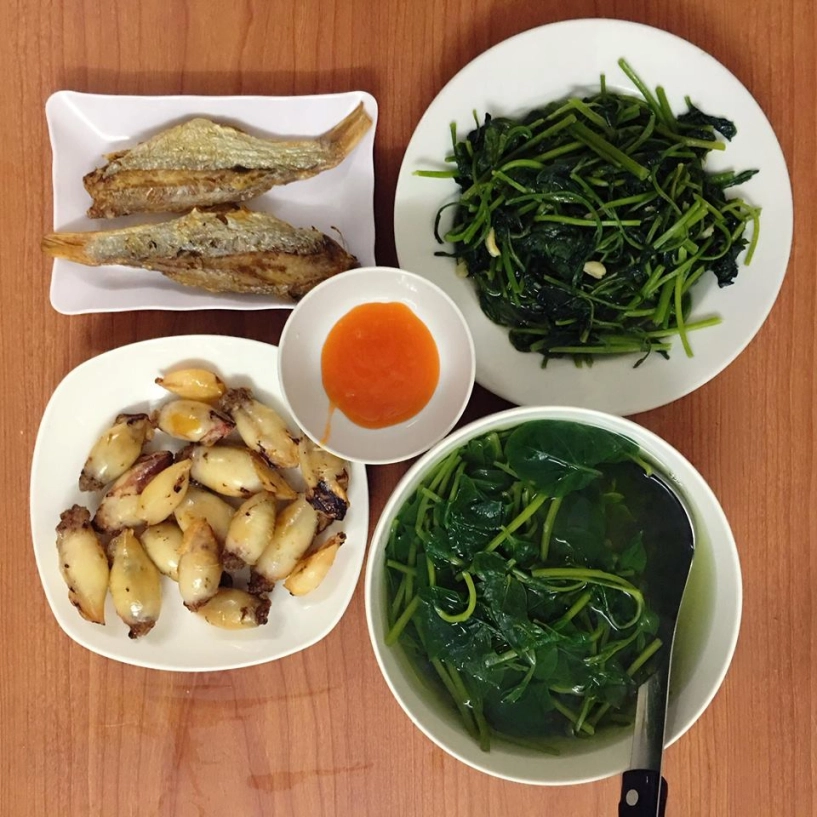 Vợ kỹ tính ghét nấu ăn qua loa chồng thích thú khen cơm nhà là số 1