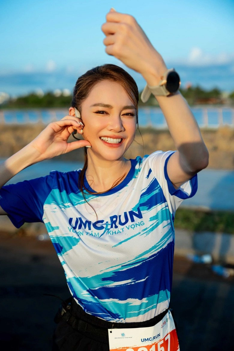 Vợ sao nam sở hữu biệt thự 70 tỷ 3 năm không ăn một hạt cơm để có dáng chặt đẹp hội gái trẻ