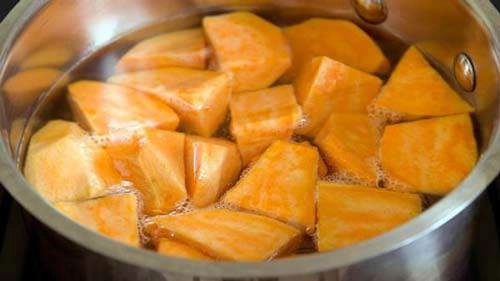 Vừa lộ hình vai u thịt bắp kỳ duyên bị tung ảnh vóc dáng sập sệ như mẹ bỉm