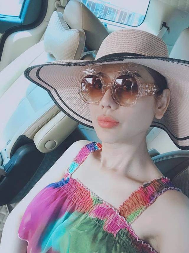 Vừa vướng nghi vấn phẫu thuật thẩm mỹ lâm khánh chi lại xuất hiện với vẻ ngoài khác lạ