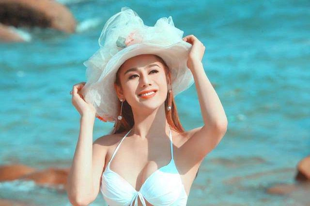 Vừa vướng nghi vấn phẫu thuật thẩm mỹ lâm khánh chi lại xuất hiện với vẻ ngoài khác lạ