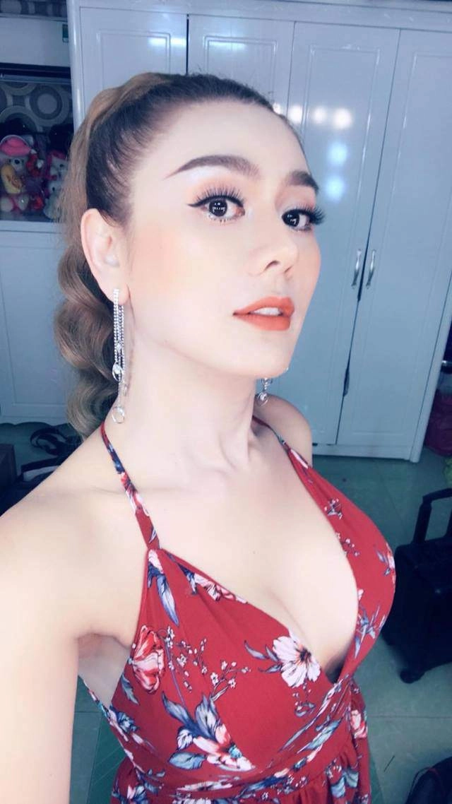 Vừa vướng nghi vấn phẫu thuật thẩm mỹ lâm khánh chi lại xuất hiện với vẻ ngoài khác lạ