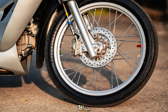 Wave 125 lạ mắt với dàn option hiếm thấy ở việt nam
