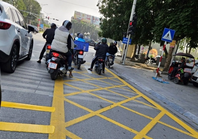 Xe máy và những nơi hễ cứ dừng cứ đậu là dễ bị phạt tiền