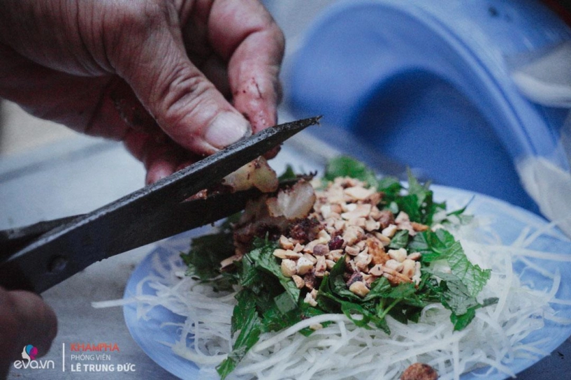 Xe nộm bò khô gần 40 năm không một tiếng rao kiếm 4 triệu mỗi ngày của giáo sư hn