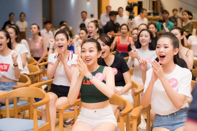 Xem world cup thôi mà dàn thí sinh hoa hậu việt nam cũng đẹp như hoa
