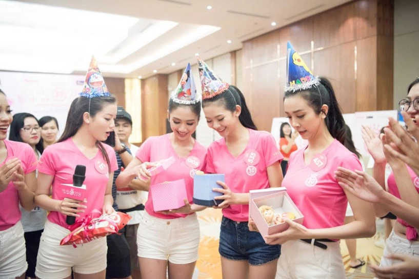 Xem world cup thôi mà dàn thí sinh hoa hậu việt nam cũng đẹp như hoa
