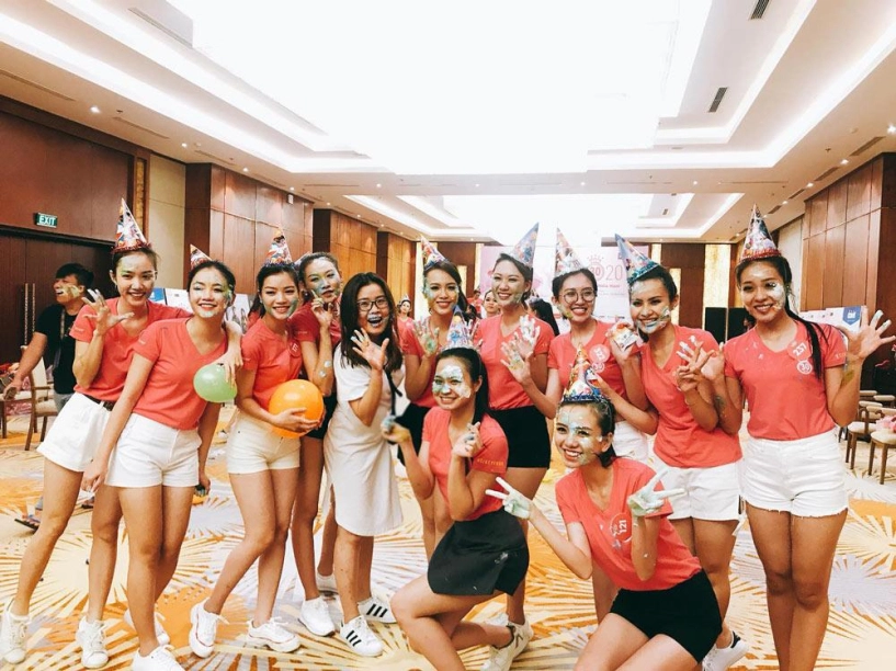 Xem world cup thôi mà dàn thí sinh hoa hậu việt nam cũng đẹp như hoa