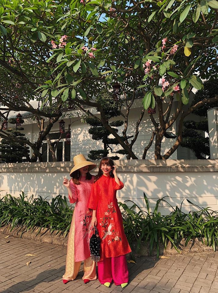Xuân này đi đến đâu cũng ngập tràn tà áo dài rực rỡ của loạt mỹ nhân đình đám vbiz