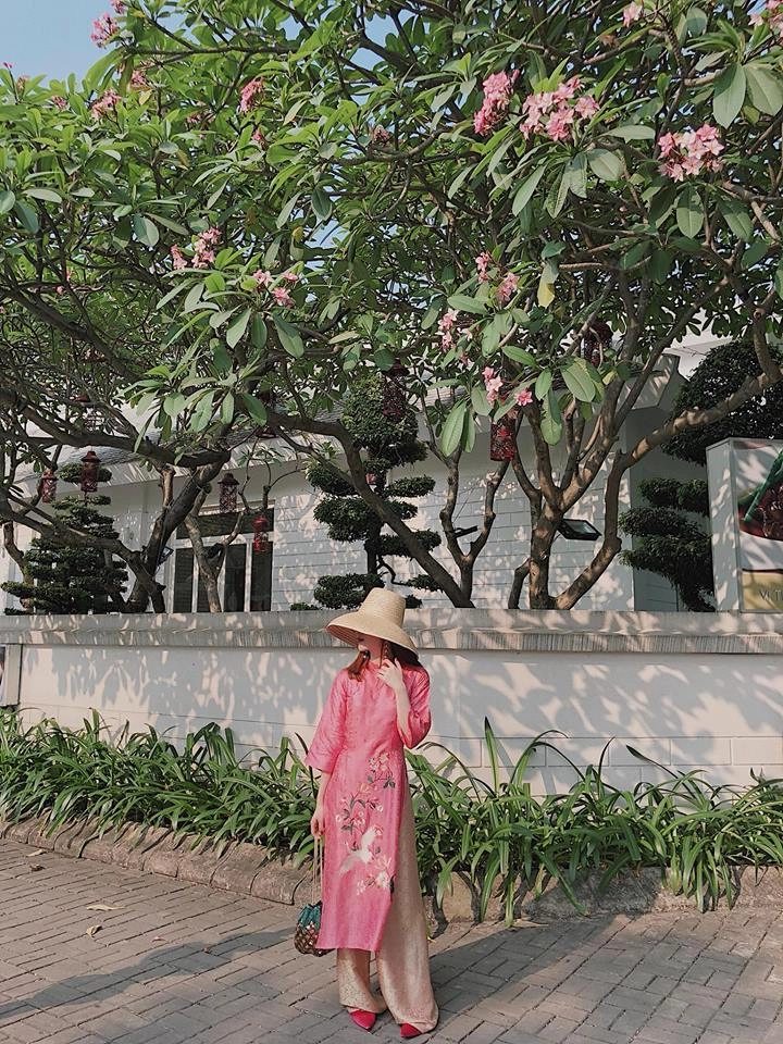 Xuân này đi đến đâu cũng ngập tràn tà áo dài rực rỡ của loạt mỹ nhân đình đám vbiz