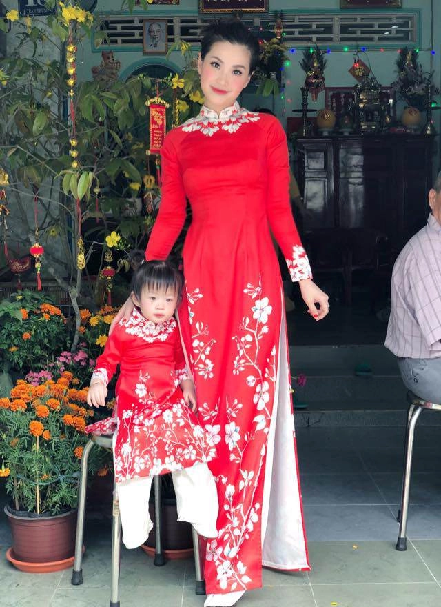 Xuân này đi đến đâu cũng ngập tràn tà áo dài rực rỡ của loạt mỹ nhân đình đám vbiz