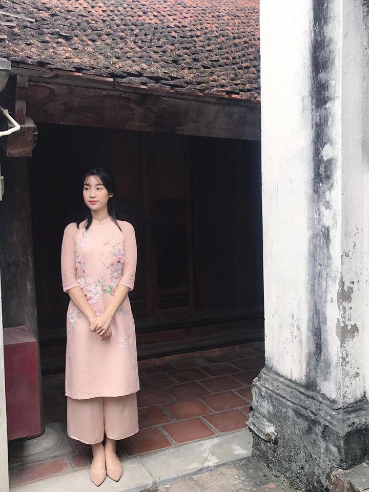 Xuân này đi đến đâu cũng ngập tràn tà áo dài rực rỡ của loạt mỹ nhân đình đám vbiz
