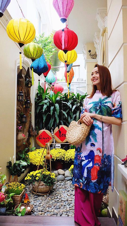 Xuân này đi đến đâu cũng ngập tràn tà áo dài rực rỡ của loạt mỹ nhân đình đám vbiz