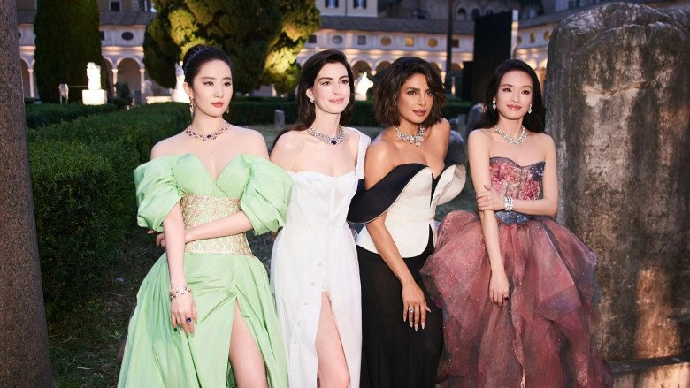Xuất hiện khung hình tứ quý nhan sắc và tài năng hội tụ thư kỳ già nhất hội vẫn sáng nhất