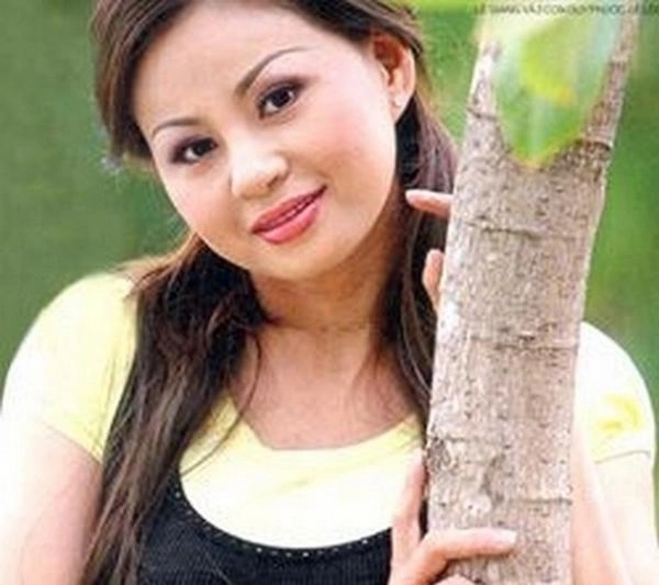 Xuất hiện với môi sưng khác lạ lê giang bị trấn thành bóng gió chuyện dao kéo