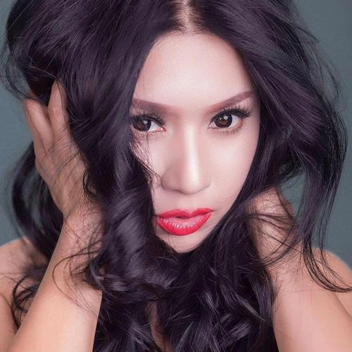 Y phụng kể chuyện bị tẩy chay vì mặc hở