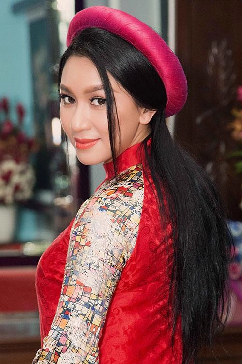 Y phụng kể chuyện bị tẩy chay vì mặc hở