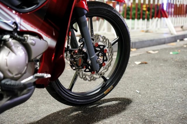 Yaz 125 thổi bừng sắc xuân bằng dàn chân kết hợp công nghệ giữa ý và mỹ