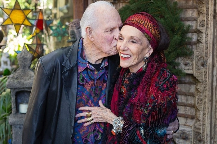 10 cặp vợ chồng già vẫn khiến nhiều đôi trẻ phải hít khoi