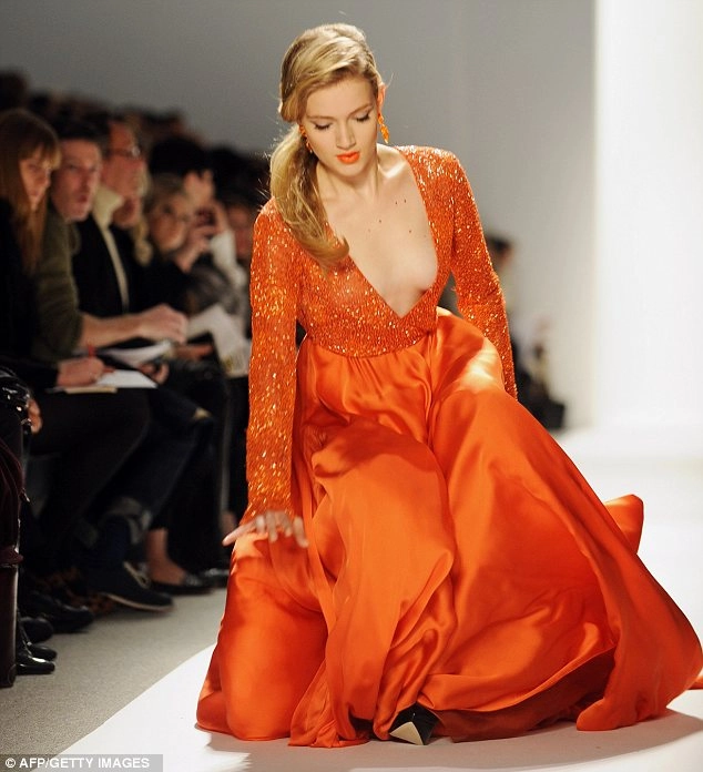 4 sự cố đáng sợ nhất trên sàn diễn thời trang