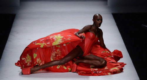 4 sự cố đáng sợ nhất trên sàn diễn thời trang