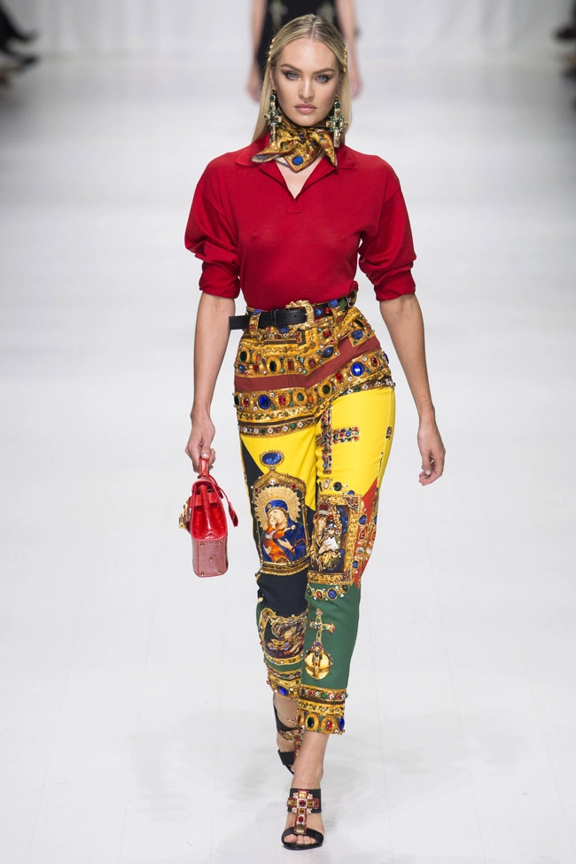 5 ngươi mâu huyên thoai tai hơp tai show xuân he 2018 cua versace