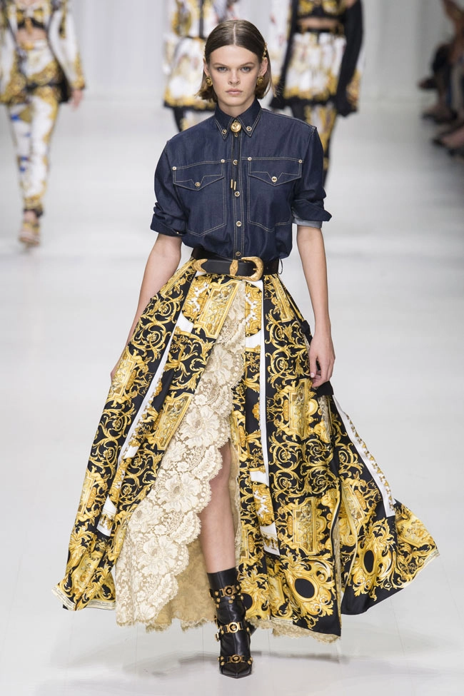 5 ngươi mâu huyên thoai tai hơp tai show xuân he 2018 cua versace