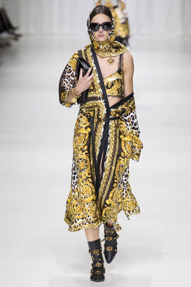 5 ngươi mâu huyên thoai tai hơp tai show xuân he 2018 cua versace