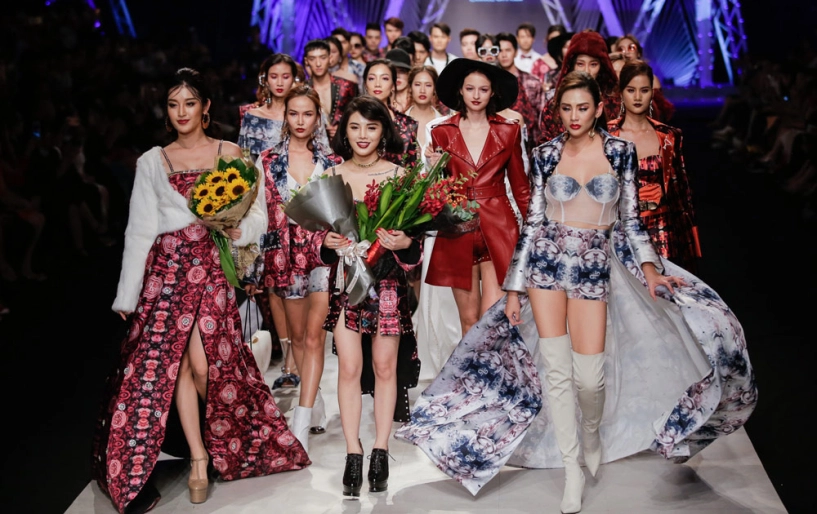 Á hậu huyền my khoe vòng một nóng bỏng tái xuất sàn catwalk sau ồn ào miss grand