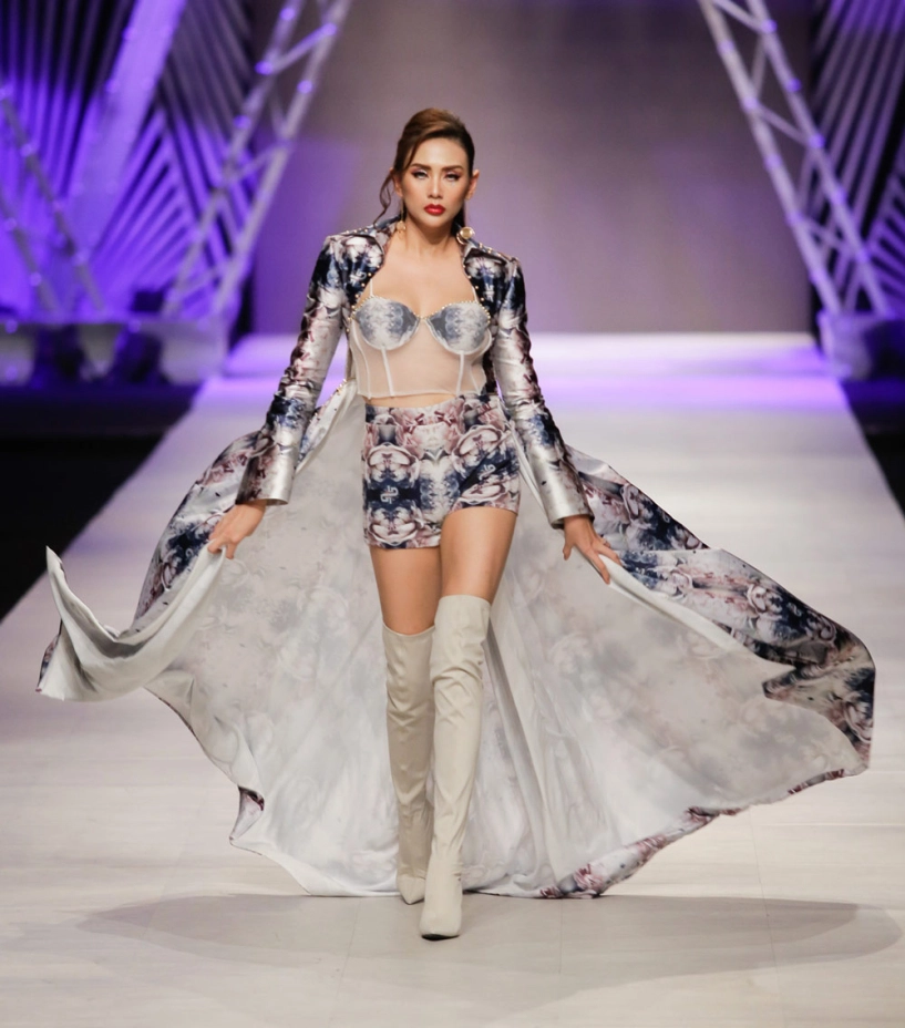 Á hậu huyền my khoe vòng một nóng bỏng tái xuất sàn catwalk sau ồn ào miss grand