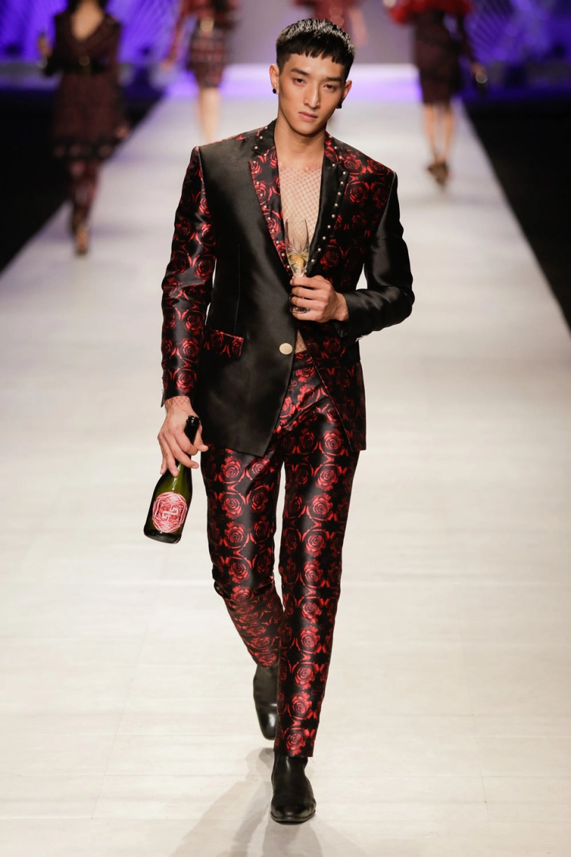 Á hậu huyền my khoe vòng một nóng bỏng tái xuất sàn catwalk sau ồn ào miss grand