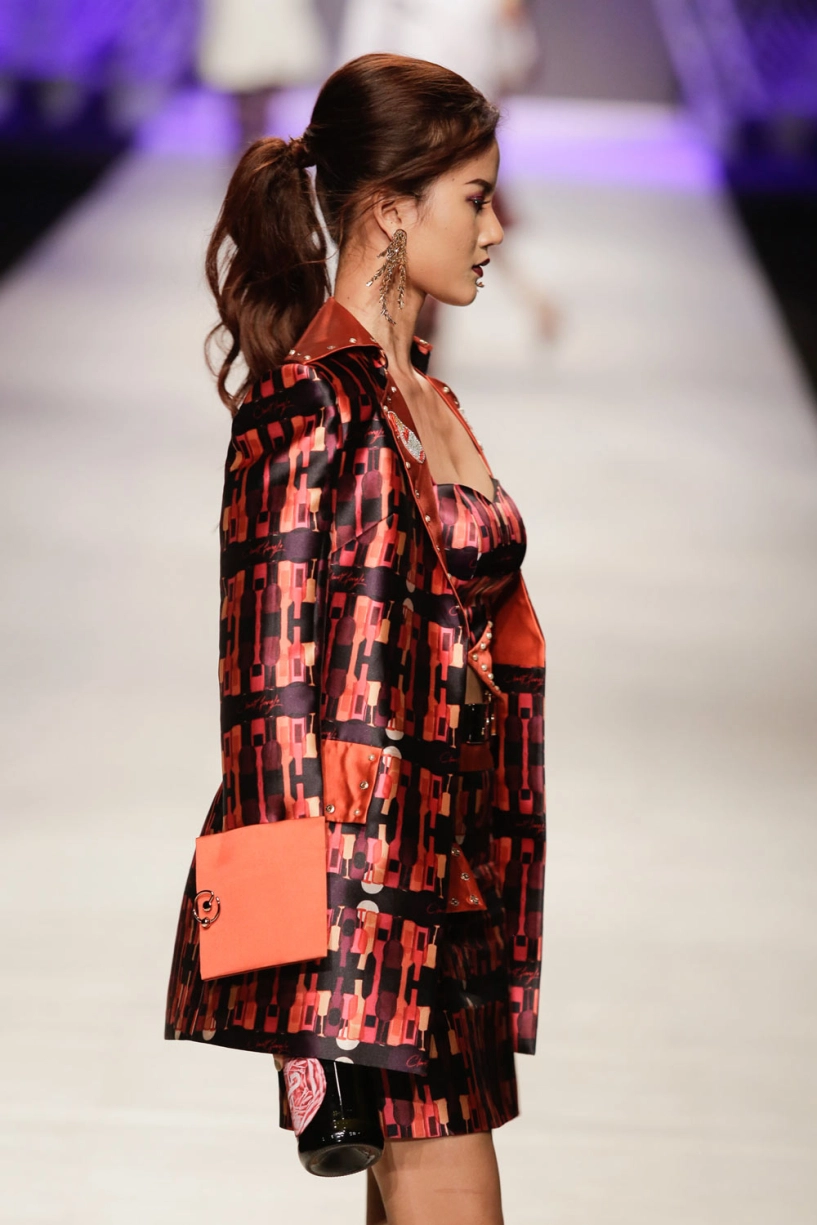 Á hậu huyền my khoe vòng một nóng bỏng tái xuất sàn catwalk sau ồn ào miss grand