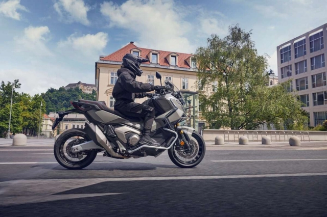 Ae mê phượt thích thú khi honda x-adv 750 2025 vừa được cập nhật đôi mắt mới