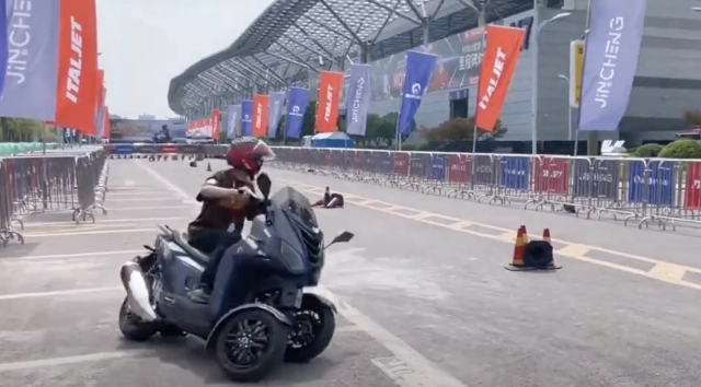 Ae sẽ bất ngờ với quái thú adiva ad7 - xe 3 bánh độc nhất vô nhị phân khúc 150cc