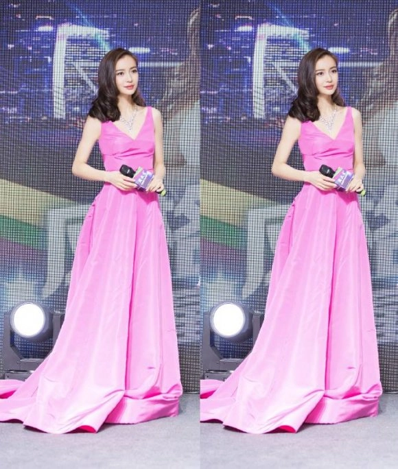 Angelababy ho không ngừng khi cố gợi cảm ngày trời lạnh