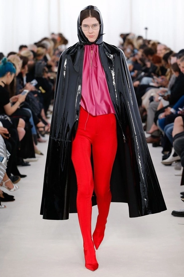 Boots liền quần sao đồng loạt lăng xê nhưng bạn có dám thử