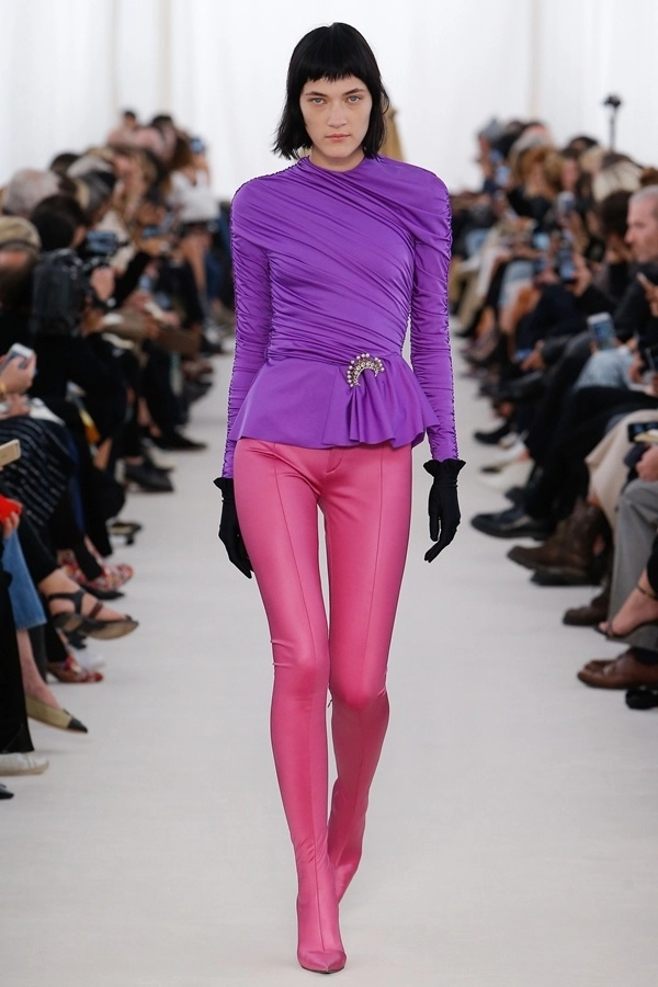 Boots liền quần sao đồng loạt lăng xê nhưng bạn có dám thử