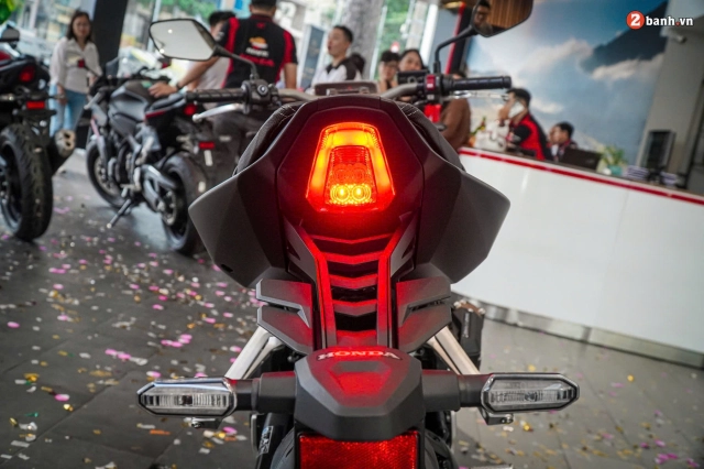 Cận cảnh honda cb650r 2024 e-clutch tại việt nam nổi bật nhất với hệ thống ly hợp điện tử e-clutch