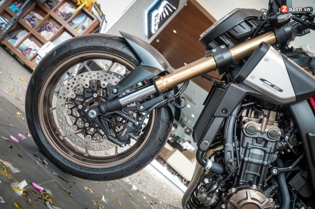 Cận cảnh honda cb650r 2024 e-clutch tại việt nam nổi bật nhất với hệ thống ly hợp điện tử e-clutch