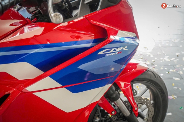 Cận cảnh honda cbr500r 2024 tại đại lý có thiết kế thể thao ăn đứt đàn anh