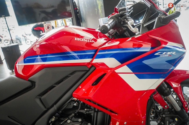 Cận cảnh honda cbr500r 2024 tại đại lý có thiết kế thể thao ăn đứt đàn anh