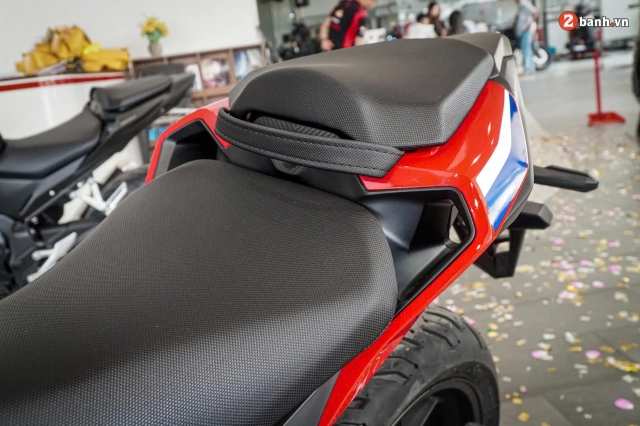 Cận cảnh honda cbr500r 2024 tại đại lý có thiết kế thể thao ăn đứt đàn anh