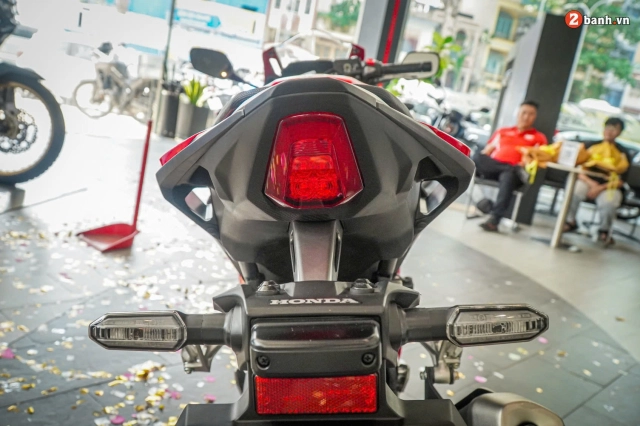 Cận cảnh honda cbr500r 2024 tại đại lý có thiết kế thể thao ăn đứt đàn anh